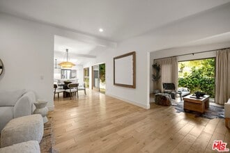 8811 Wonderland Ave in Los Angeles, CA - Building Photo - Building Photo