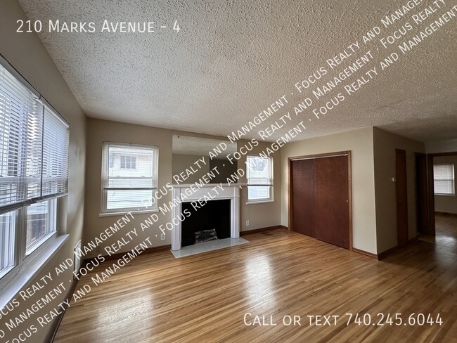 210 Marks Ave in Lancaster, OH - Building Photo - Building Photo