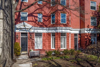 1018 E Capitol St NE in Washington, DC - Building Photo - Building Photo