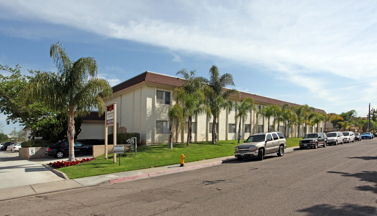 Castle Park Gardens in Chula Vista, CA - Foto de edificio