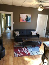 35 E Market St, Unit 201 in Danville, PA - Foto de edificio - Building Photo