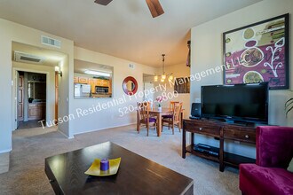 2550 E River Rd in Tucson, AZ - Building Photo - Building Photo