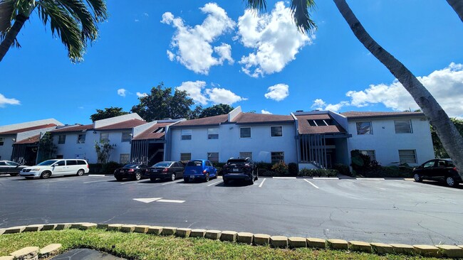 14797 Cumberland Dr in Delray Beach, FL - Building Photo - Building Photo