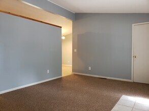 21 1st Ave NE, Unit 1 in New London, MN - Building Photo - Building Photo