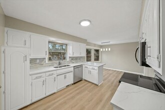 11800 E 77th St in Raytown, MO - Building Photo - Building Photo