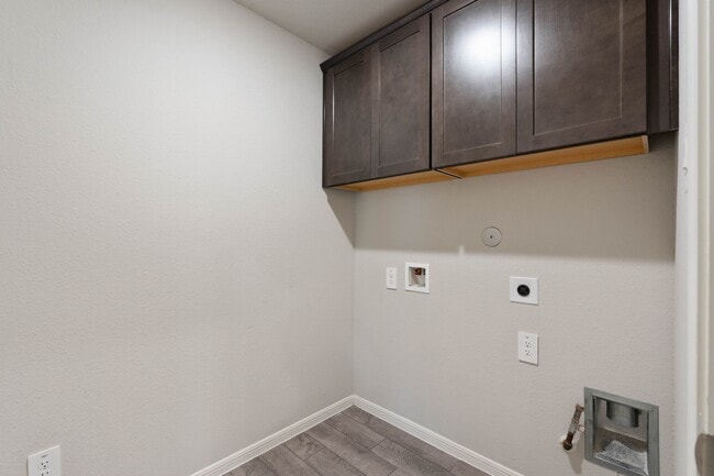 property at 914 Golden Willow Ln