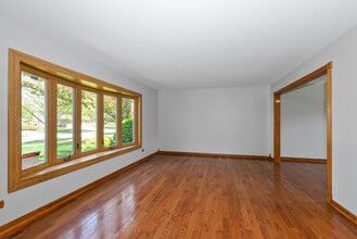 7745 Woodstock Dr in Tinley Park, IL - Building Photo - Building Photo