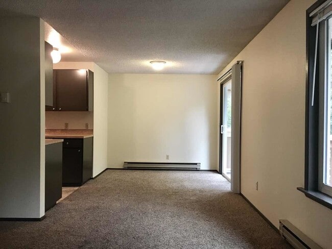 6106 NE 192nd Pl in Kenmore, WA - Building Photo - Building Photo
