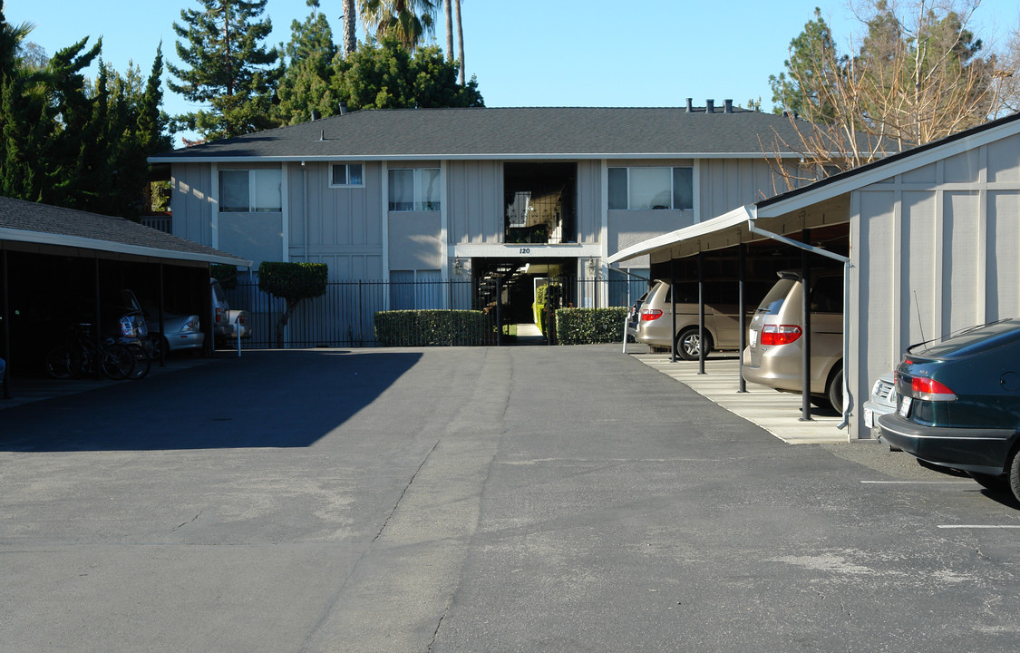 120 Granada Dr in Mountain View, CA - Building Photo