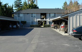 120 Granada Dr in Mountain View, CA - Foto de edificio - Building Photo