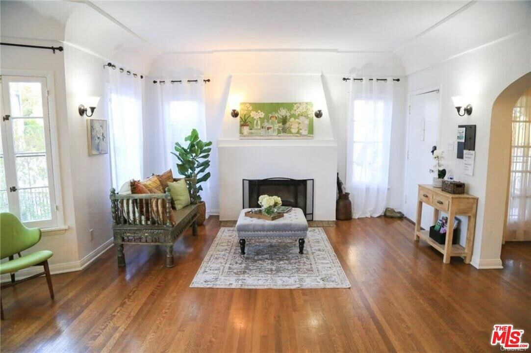 601 Sweetzer Ave in Los Angeles, CA - Building Photo