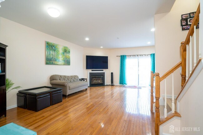 908 Blossom Cir in Dayton, NJ - Building Photo - Building Photo
