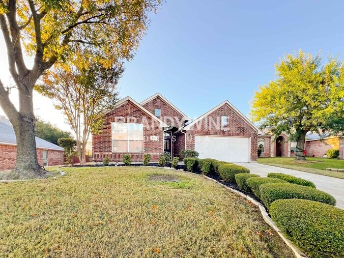 806 Christine Dr in Cedar Hill, TX - Building Photo