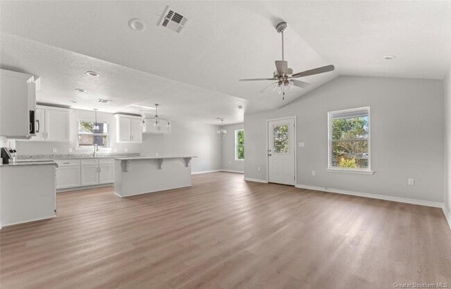 211 N Gladys St in Leesville, LA - Building Photo - Building Photo