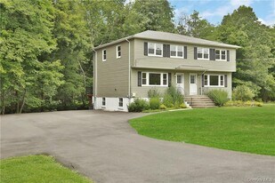 31 Margaret Keahon Dr in Pearl River, NY - Building Photo