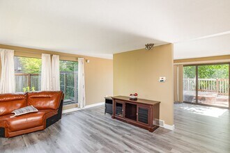 110 174th Pl NE in Bellevue, WA - Building Photo - Building Photo