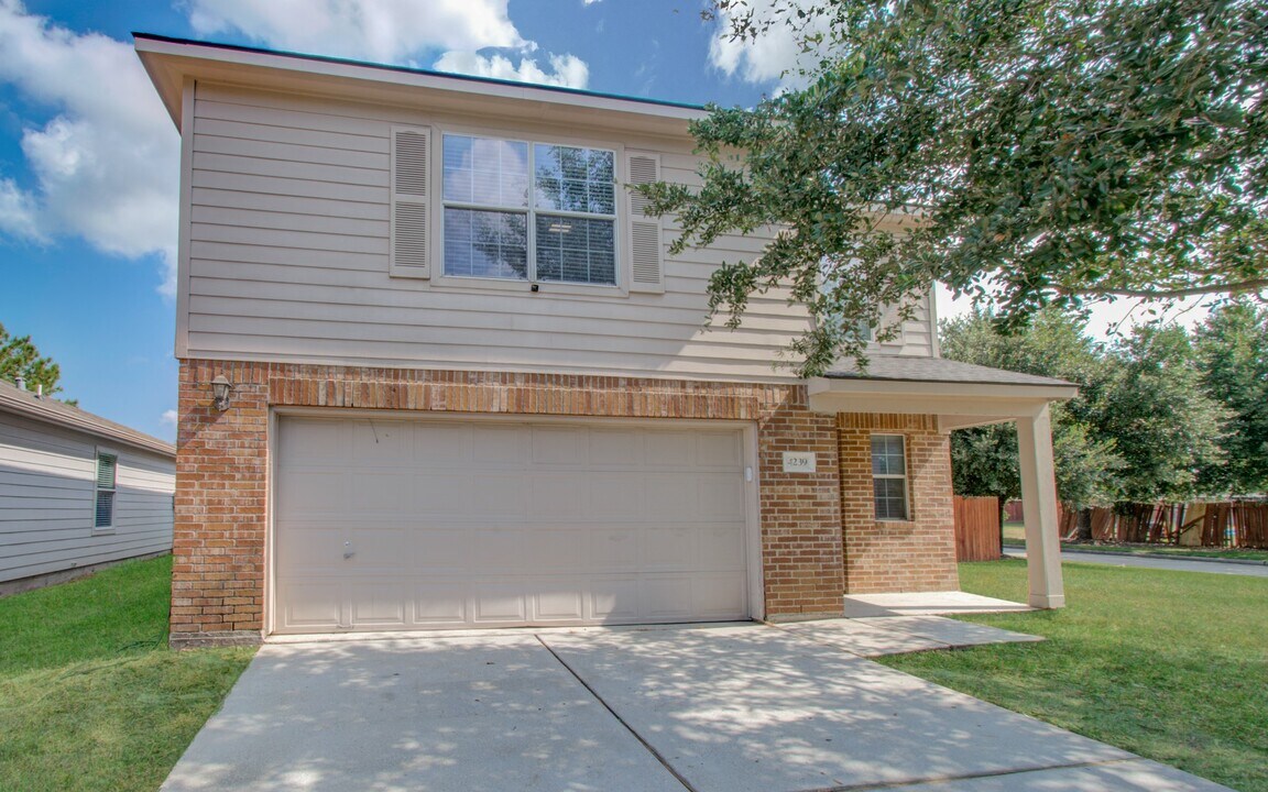 4239 Nueces River Loop in Spring, TX - Building Photo