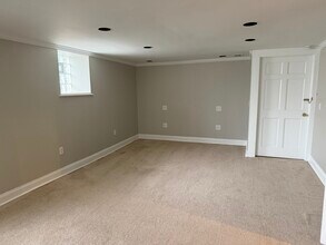 2403 Upland Pl, Unit 1 in Cincinnati, OH - Foto de edificio - Building Photo