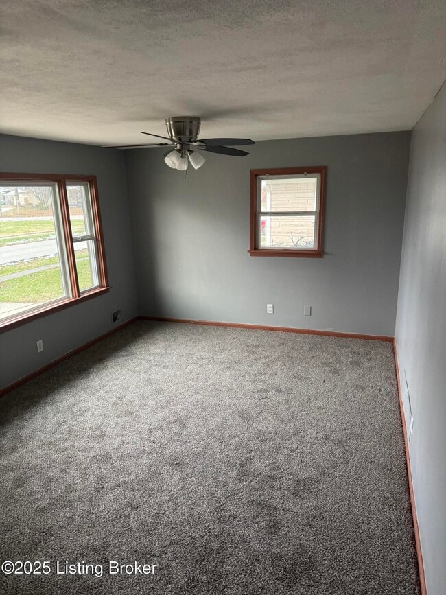 4019 Lomond Dr in Louisville, KY - Building Photo - Building Photo