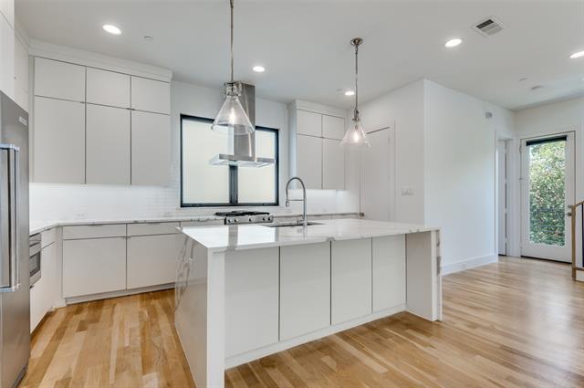 2703 Kimsey Dr in Dallas, TX - Building Photo