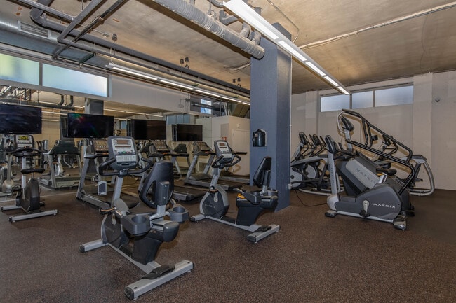 The Towers at Gateway City in St. Louis, MO - Building Photo - Building Photo