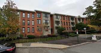 28 Juniper St, Unit 78 in Brookline, MA - Building Photo