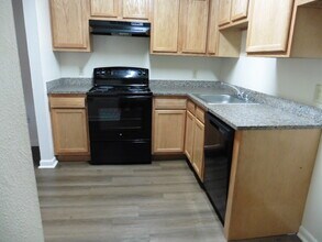 4102 Hessmer Ave, Unit 3 in Metairie, LA - Foto de edificio - Building Photo