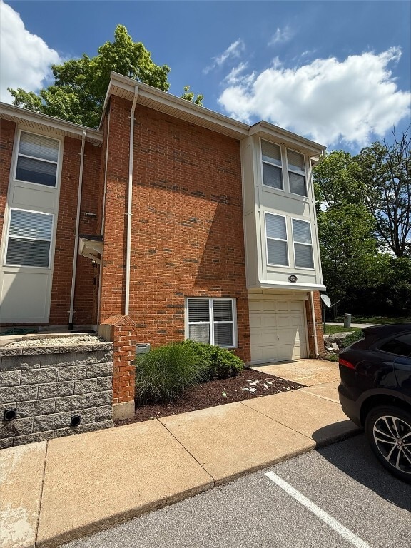 property at 1921 Hunting Lake Ct