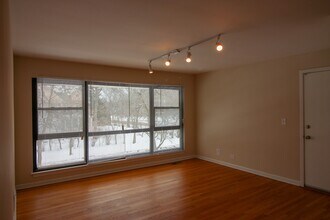 1934 Linden Ave, Unit B in Highland Park, IL - Foto de edificio - Building Photo