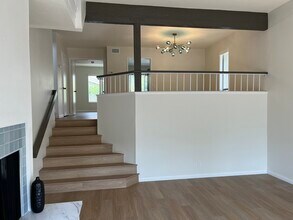 3304 Caminito Eastbluff in San Diego, CA - Building Photo - Building Photo