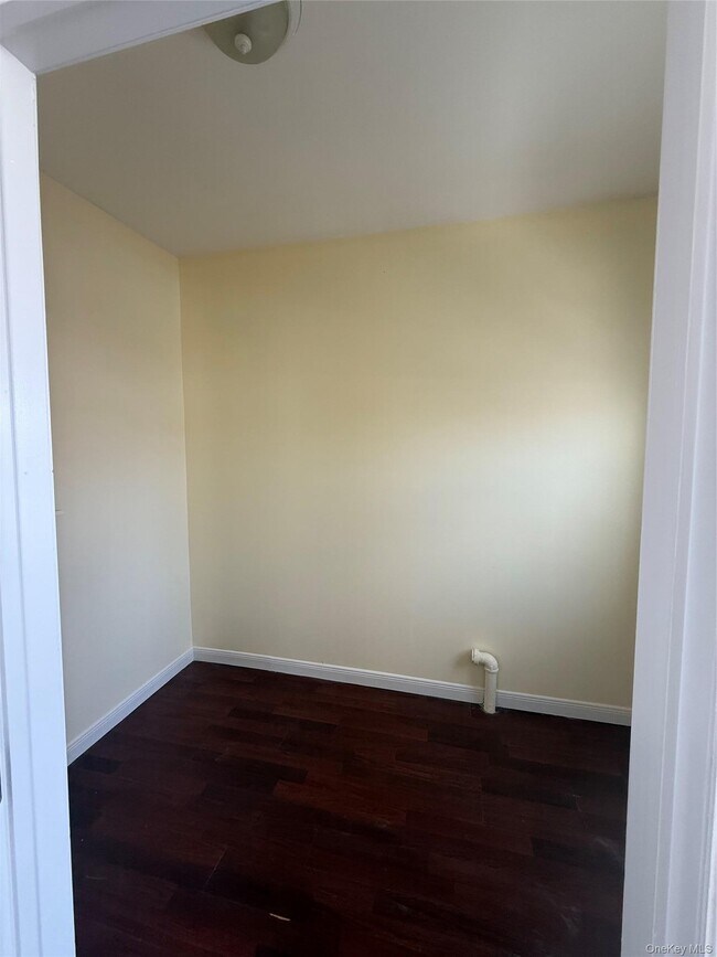 168-42 Liberty Ave in Queens, NY - Building Photo - Building Photo