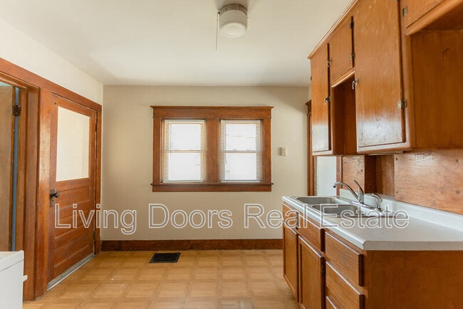 1025 N 8th St in Lincoln, NE - Building Photo - Building Photo