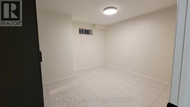 43 Brandy Crescent in Vaughan, ON - Building Photo - Building Photo