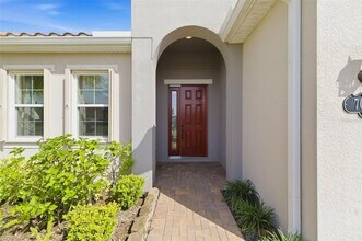 7070 Indus Valley Cir in Parrish, FL - Foto de edificio - Building Photo