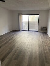 1414 S Gramercy Pl, Unit 15 in Los Angeles, CA - Building Photo - Building Photo