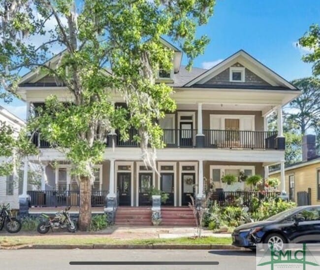 property at 216 W 41st St