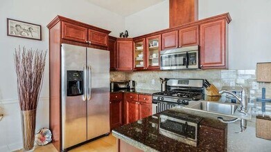 769 Montgomery St in Jersey City, NJ - Building Photo - Building Photo