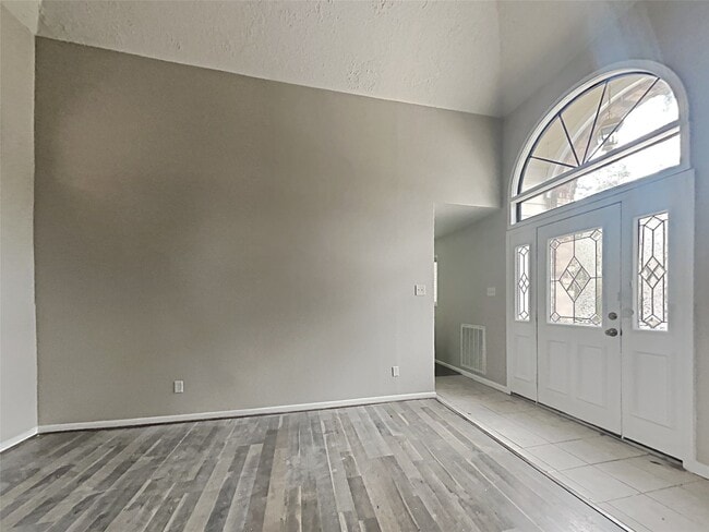 124 April Wind Dr E in Montgomery, TX - Building Photo - Building Photo