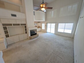 10900 Royal Highlands St in Las Vegas, NV - Building Photo - Building Photo