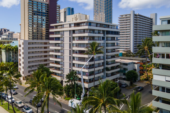 2029 Ala Wai Blvd in Honolulu, HI - Building Photo - Building Photo