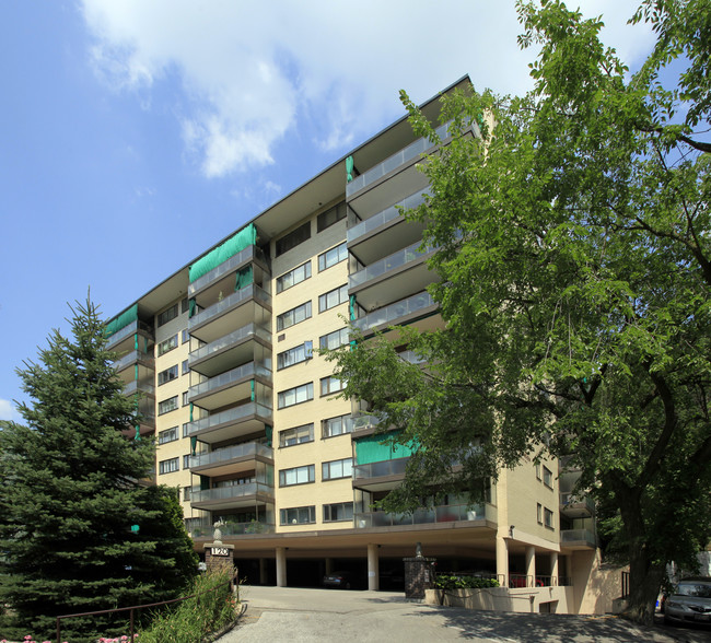 120 Rosedale Valley Rd in Toronto, ON - Building Photo - Building Photo