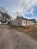 632 Bellwood Rd in Newport News, VA - Building Photo