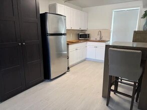 14 Sunset Rd, Unit Downstairs Studio in Key Largo, FL - Foto de edificio - Building Photo