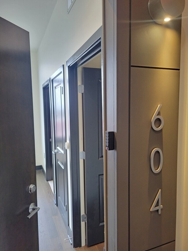 2550 17th St NW in Washington, DC - Building Photo - Building Photo