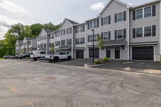 Saddle Rock in Manchester, NH - Foto de edificio - Building Photo