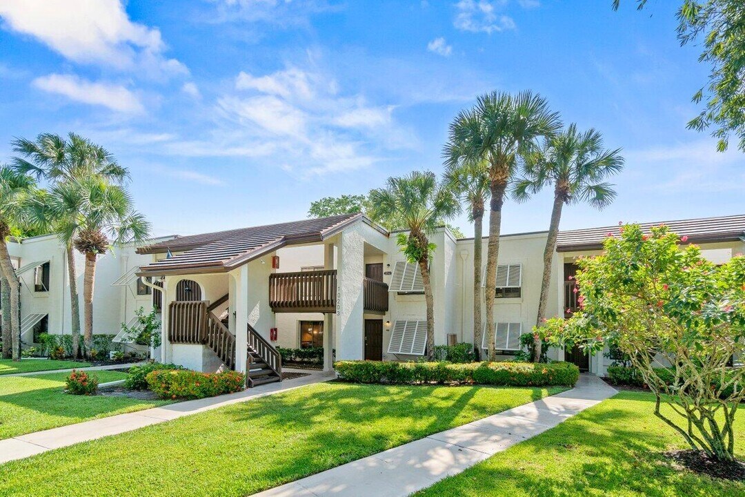 10203 Mangrove Dr in Boynton Beach, FL - Building Photo