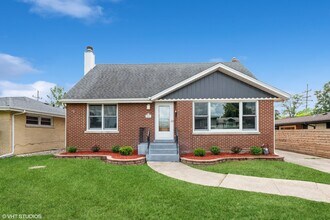 1001 Oakton St in Park Ridge, IL - Building Photo - Building Photo