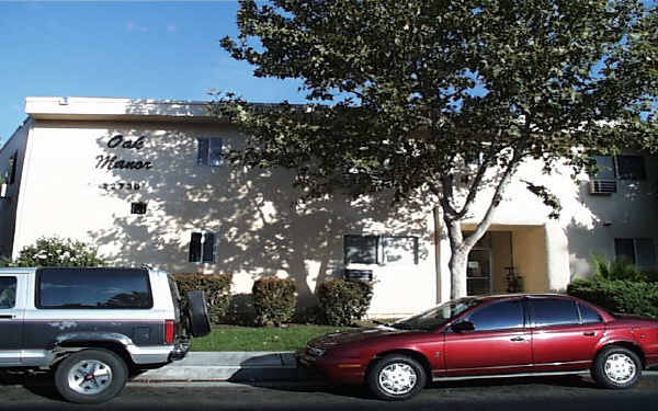 Oak Manor in Santa Clarita, CA - Foto de edificio - Building Photo