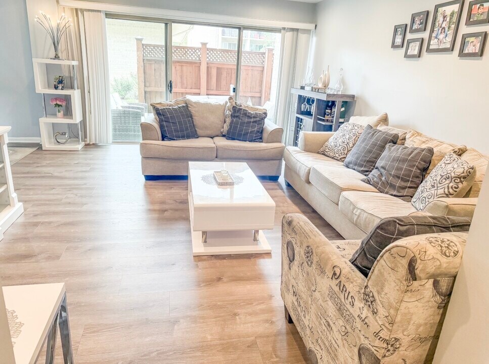 27 Canterbury Sq, Unit 101 in Alexandria, VA - Building Photo