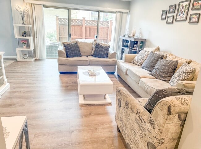 property at 27 Canterbury Sq